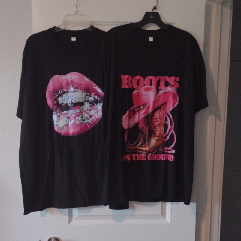 Two Graphic Tees With Earrings New